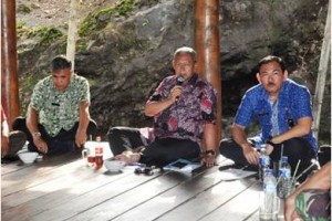 Bupati Kuningan H. Acep Purnama, SH, MH pada acara Saresehan Hutan Kota Mayasih, di Pendopo Hutan Kota Mayasih, Kelurahan/Kecamatan Cigugur